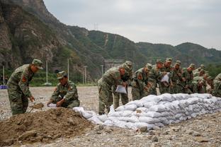 斯奈德：无论领先与否都要保持专注 要给球队今天的表现给予认可